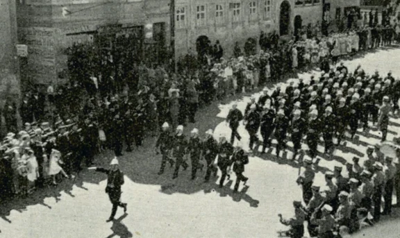 Vorbeimarsch Reichsstraße 1935.png